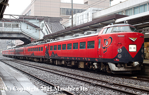 485系“あかべぇ”編成の「新幹線リレー号」