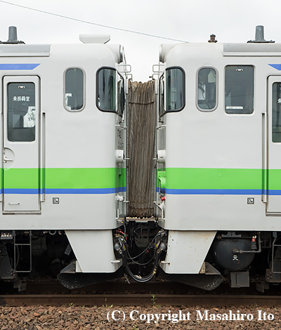 キハ40 1742（左）とキハ40 1778（右）の連結部