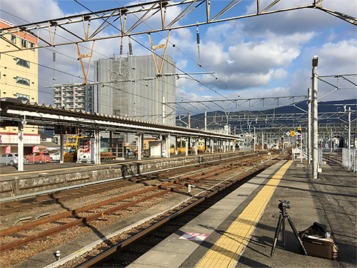 曇り予報なのに晴れていた早岐駅