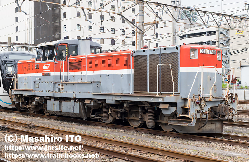 de10_1749-1.jpg