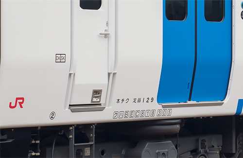 クハBEC818-305 の車体表記