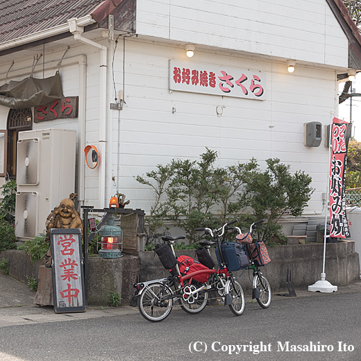 お好み焼き“さくら”でも記念写真