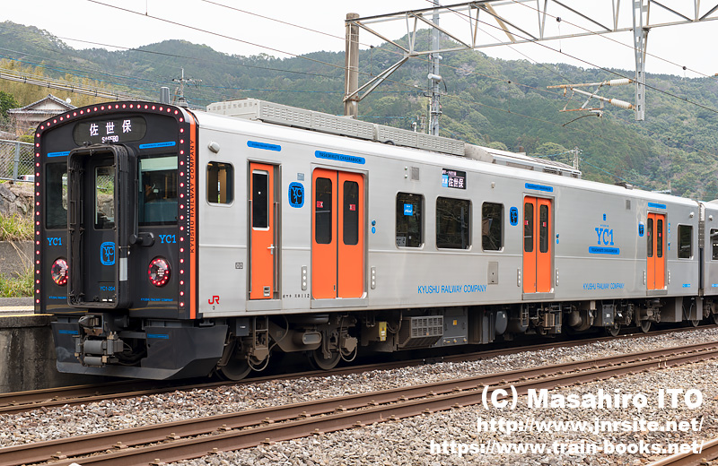 電車 ライト 部品 鉄道 車体縁取り部のLEDライトを点灯していたJR九州のYC1系（YC1-204