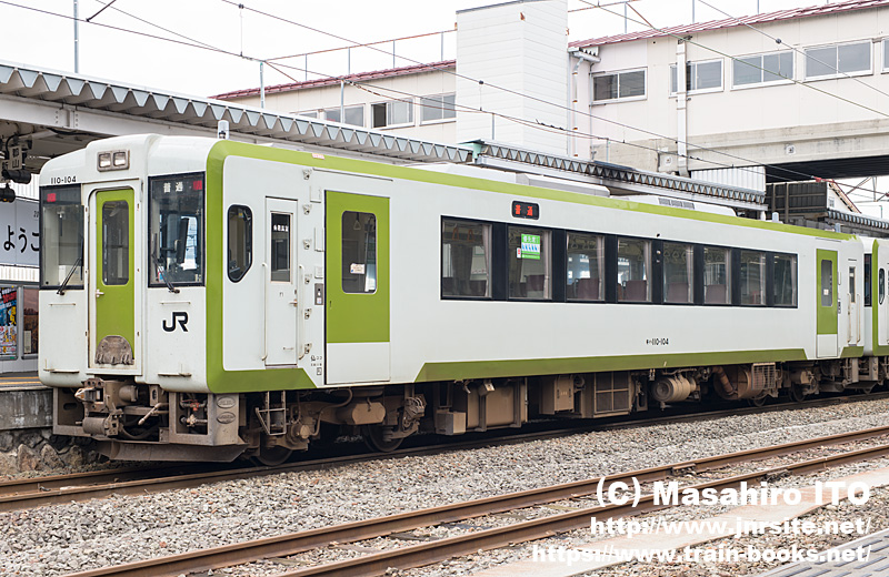 磐越西線運用に就いている小牛田車のキハ110形100番代初期車