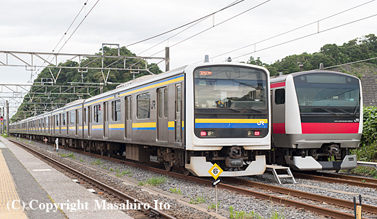 早朝の勝浦駅留置線